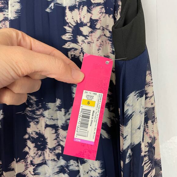 Xhilaration | NWT Navy Blue Floral Accordion Pleats Sleeveless Shift Dress - Picture 5 of 7